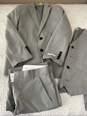 Calvin Klein Light Gray Three-Piece Suit